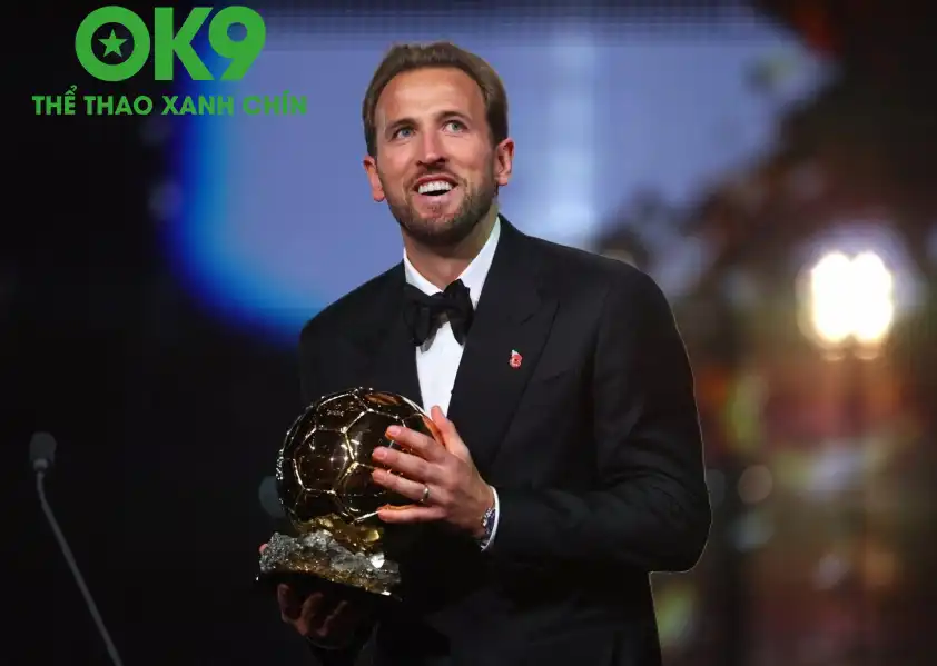 Harry Kane và khoảnh khắc xúc động bên Quả bóng Vàng Harry Kane và khoảnh khắc xúc động bên Quả bóng Vàng